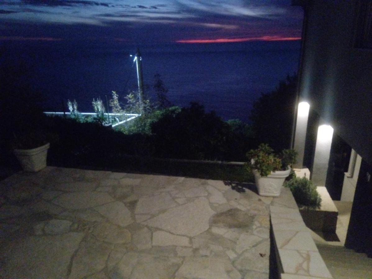 Blue Horizon Apartment Добра вода Екстериор снимка