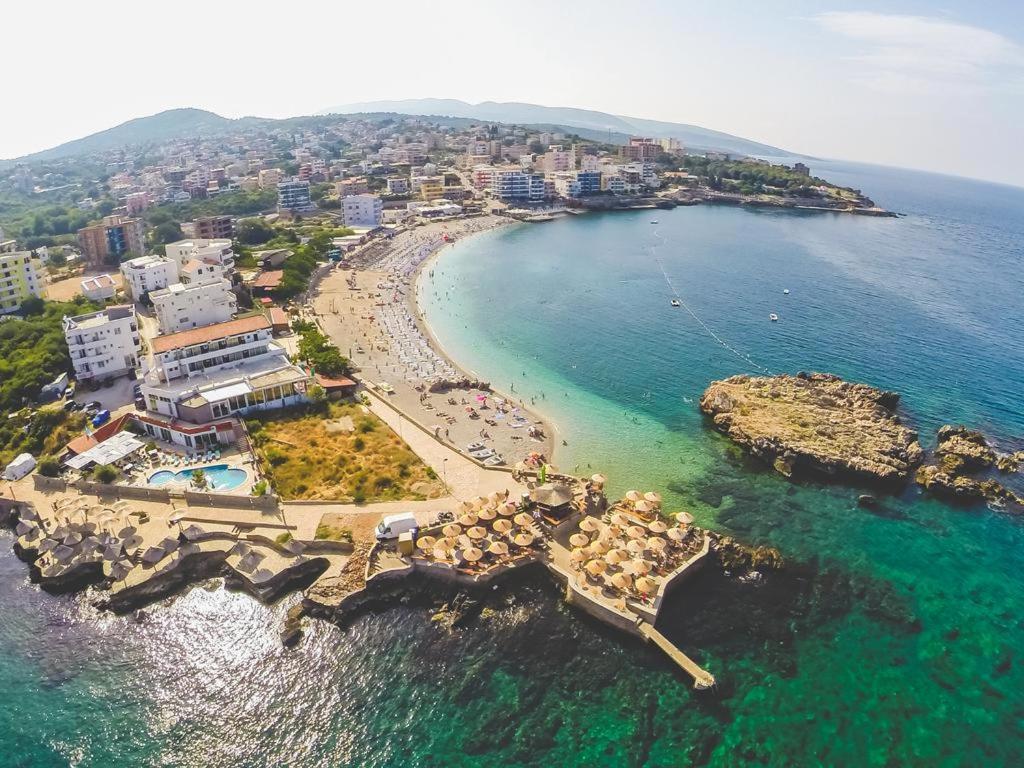 Blue Horizon Apartment Добра вода Екстериор снимка
