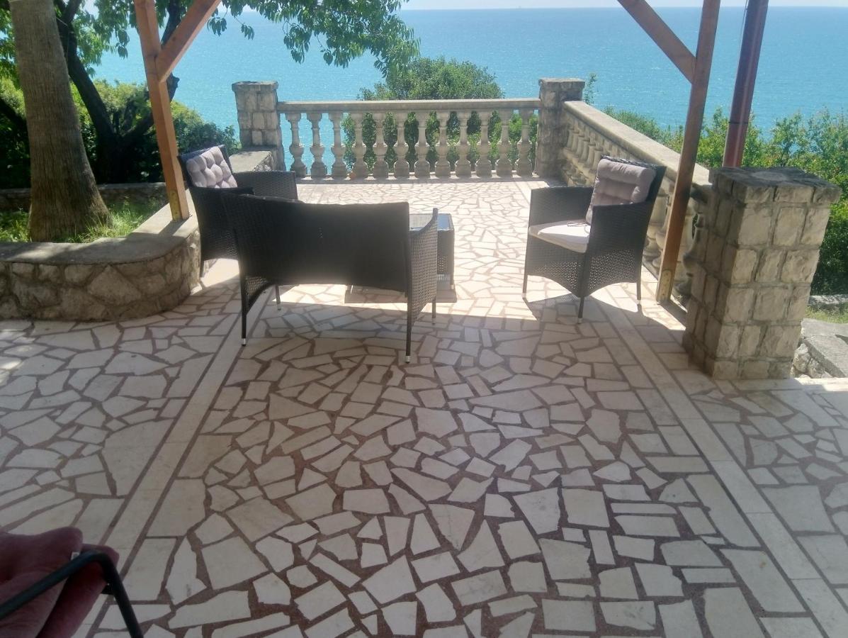 Blue Horizon Apartment Добра вода Екстериор снимка
