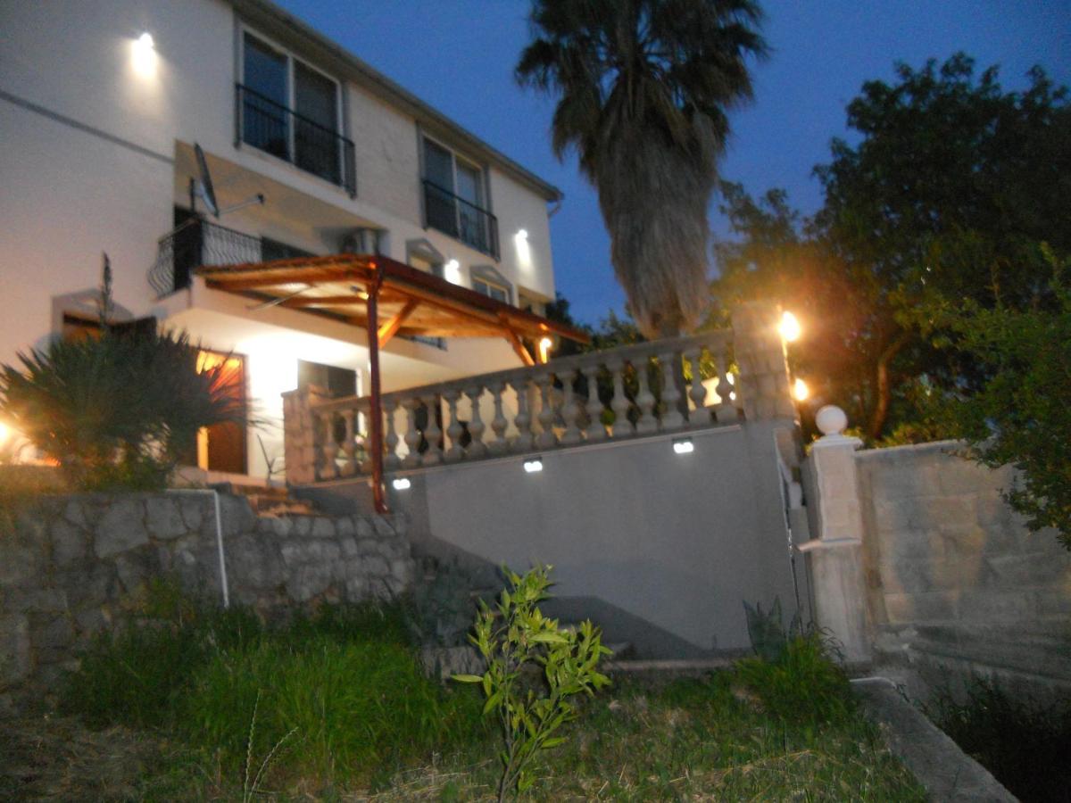 Blue Horizon Apartment Добра вода Екстериор снимка
