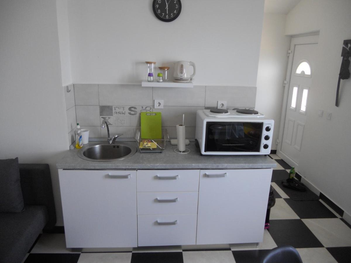 Blue Horizon Apartment Добра вода Екстериор снимка
