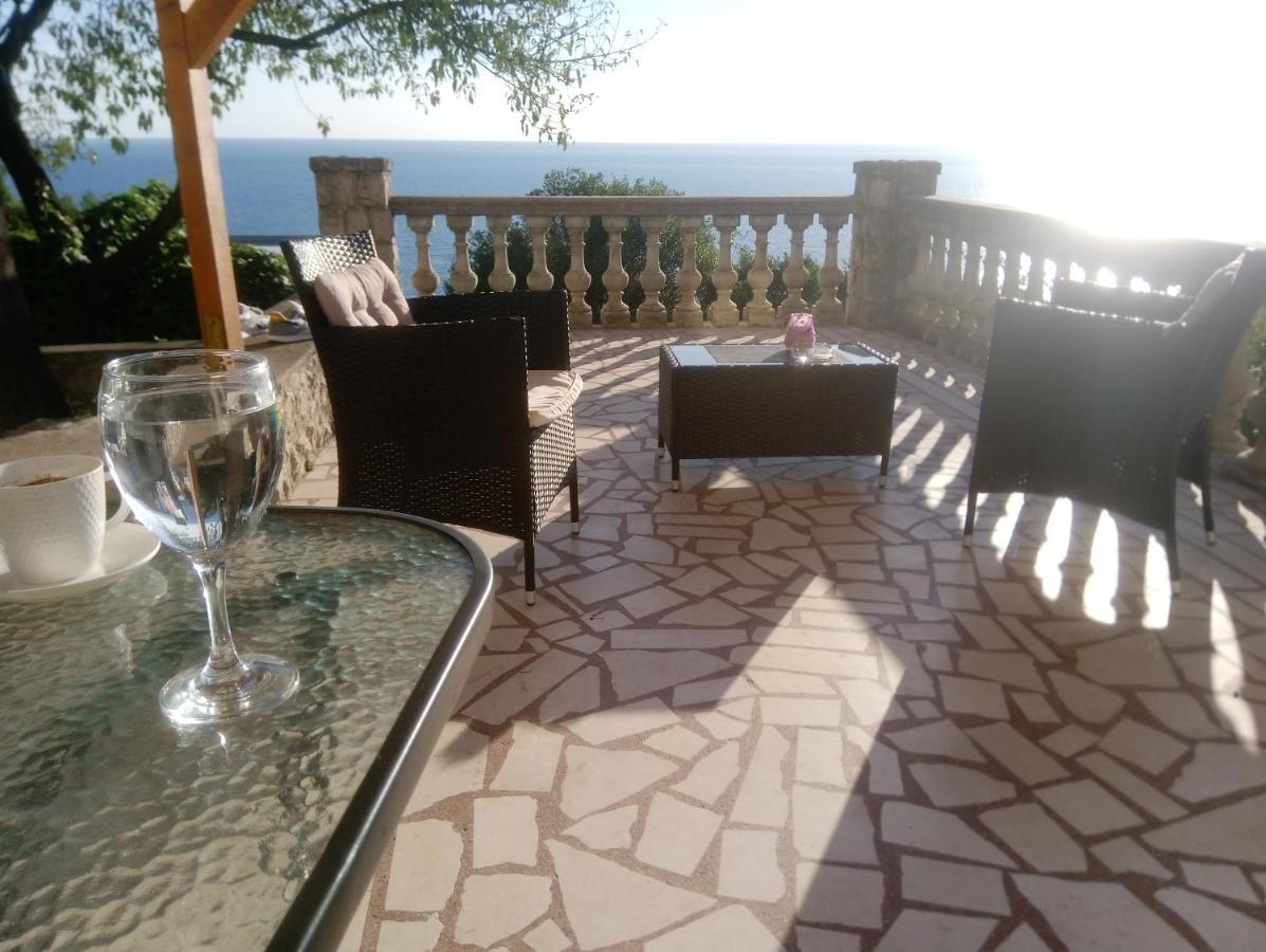 Blue Horizon Apartment Добра вода Екстериор снимка