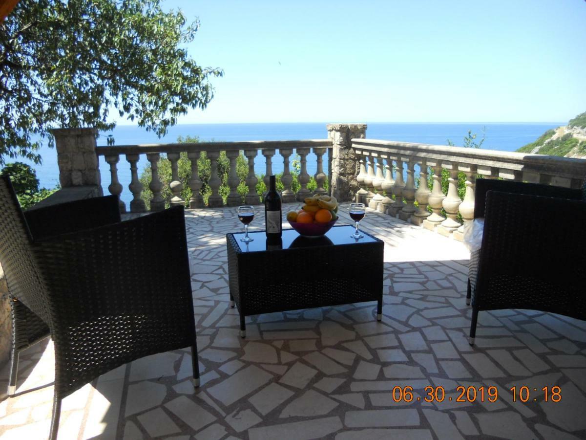 Blue Horizon Apartment Добра вода Екстериор снимка
