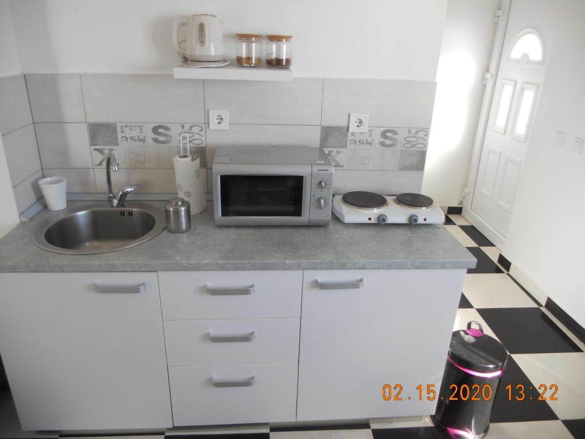 Blue Horizon Apartment Добра вода Екстериор снимка