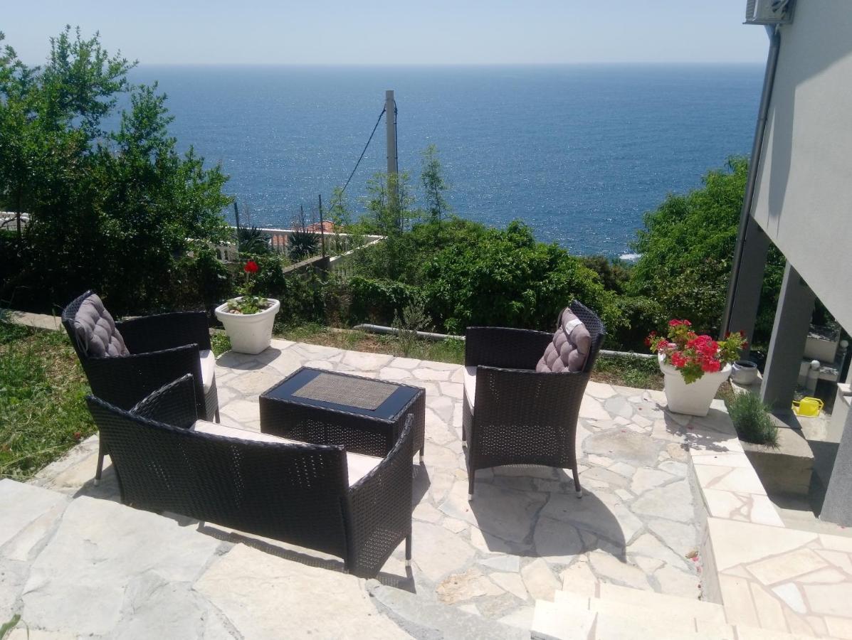 Blue Horizon Apartment Добра вода Екстериор снимка